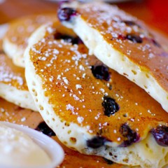 Blueberry_pancakes_(3)